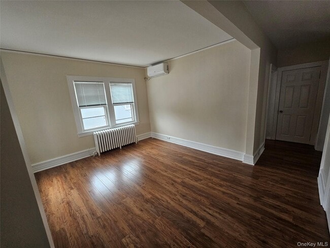 Building Photo - 253 Waverly Ave Unit 1st Floor