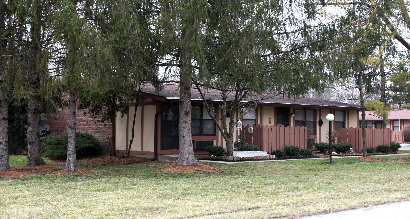 Pinewood Village Apartments - Pinewood Village Apartments