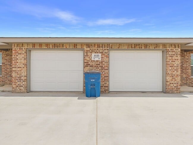 Building Photo - 1125 Caprock St Unit B