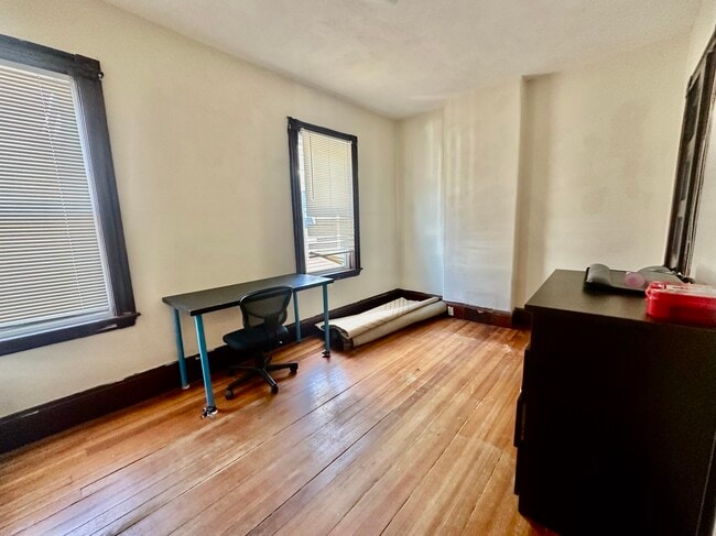 42 Bromfield Rd
