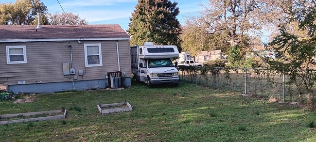 Photo - 548 E Woodrow St