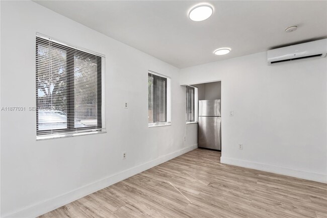 Photo - 1035 SW 4th St Unidad 1