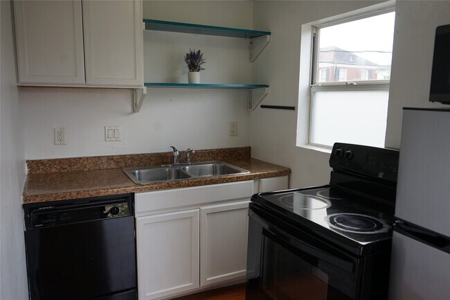 Photo - 2218 Arbor St