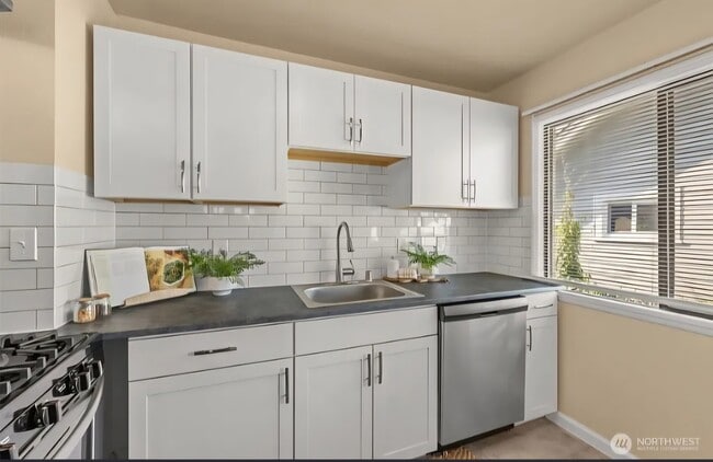 Photo - 3734 S Ainsworth Ave