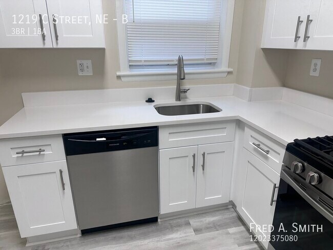Photo - 1219 C St NE Unit B
