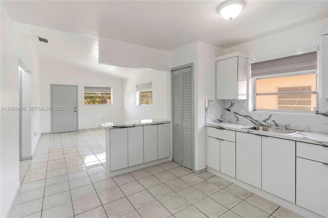 642 E 2nd Ave Unit A