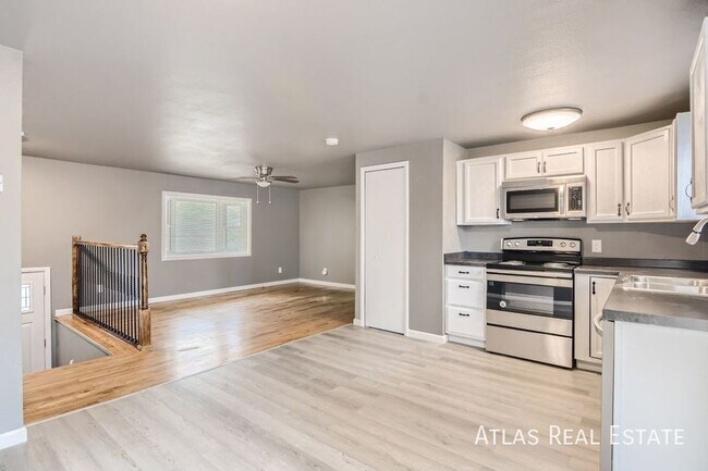 Photo - 1690 Monterey Way