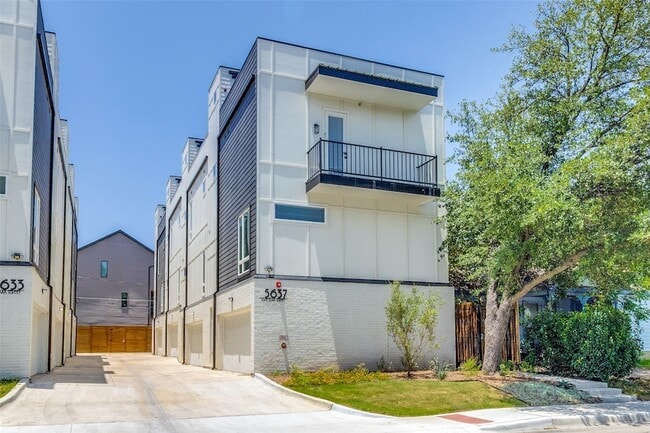 Photo - 5637 Live Oak St Unit 204