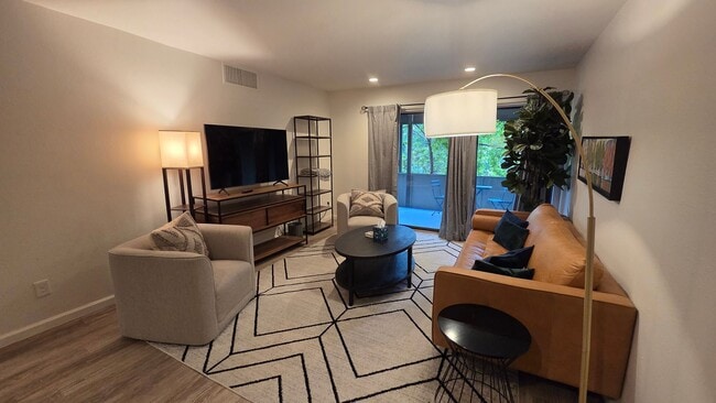 Photo - 2 Bedroom 1 Bath - Blocks from Pearl Street and Downtown
