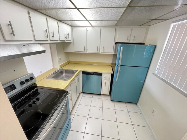 Building Photo - 2800 NW 56th Ave Unit F403