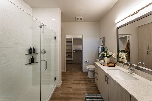 J1 Summit Flat Primary Bathroom