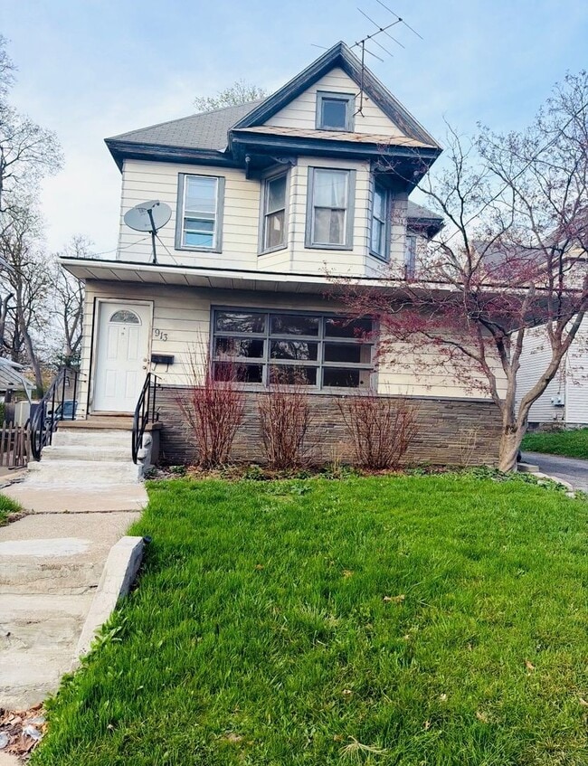 Building Photo - 913 Nott St Unit 1st Floor