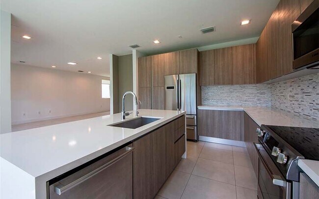 Photo - 6839 NW 103rd Ave