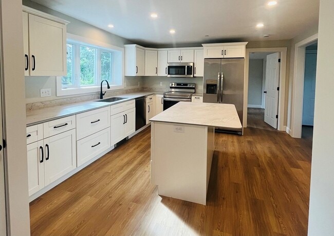 Building Photo - 100 Main St Unit 2