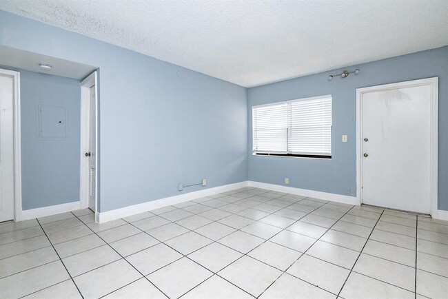Photo - 4061 N Dixie Hwy Unit 14