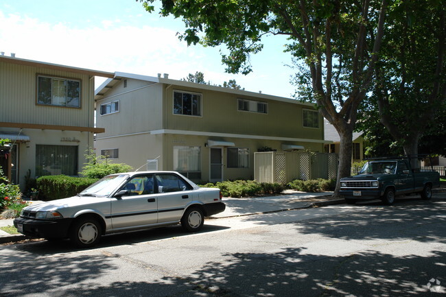 Building Photo - 1946 Ivy St Rental