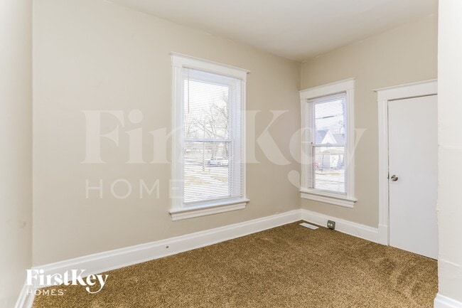 Photo - 202 S Park Ave