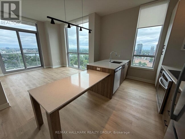 Photo - 275 Carling Ave Unit 1504