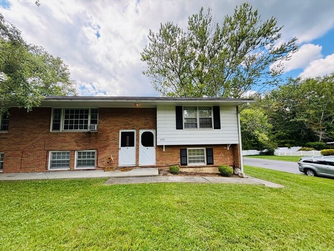 Photo - 1605 Lark Ln Unidad 4
