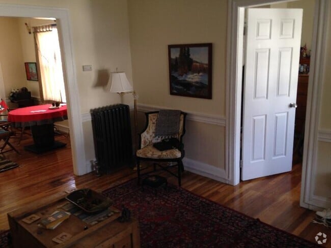 Building Photo - 62 Brock St Unit 2 Rental