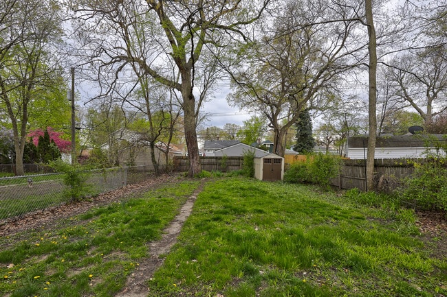 Photo - 610 E Lewiston Ave