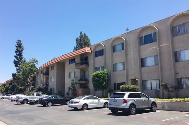 Building Photo - Upgraded 2 Bedroom 2 Bath Condo, Available Now! Unit 13
