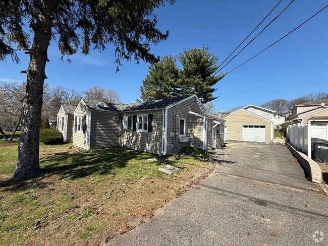 Building Photo - 627 Mola Blvd Rental