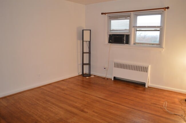 Photo - 721 Broad Ave