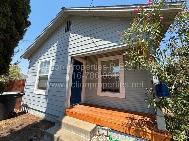 Building Photo - Updated Cottage - Downtown Roseville - 1 B... Rental