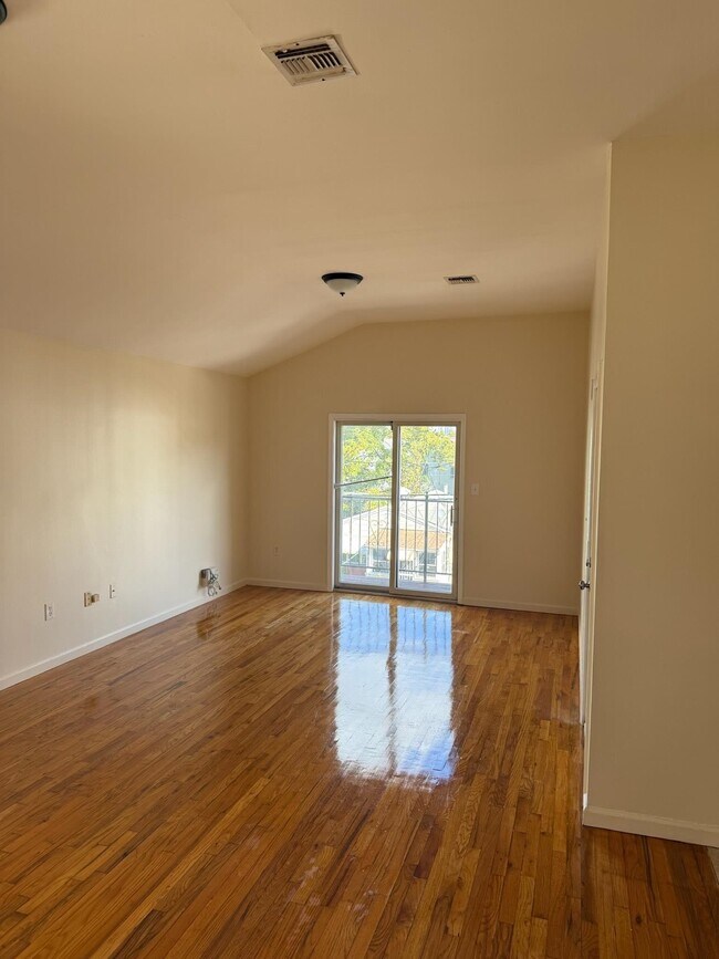 Photo - 99 Fulton Ave