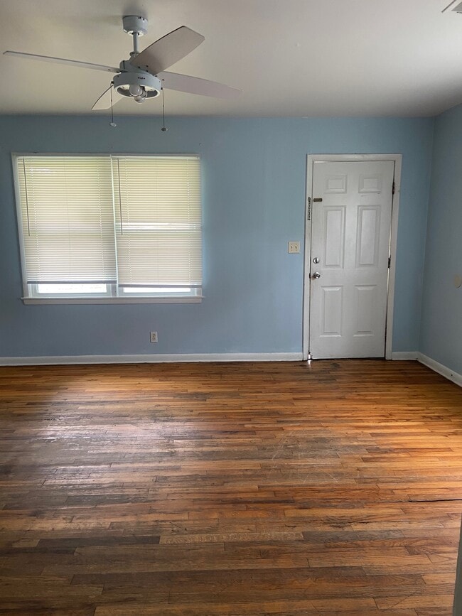 Photo - 220 15th Ave SW