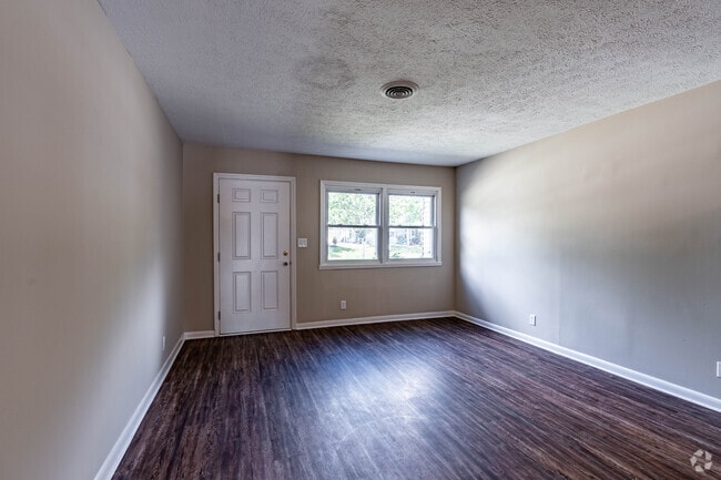 1BR, 1 BA RENO - 600 Sqft - Living room - Buckingham Apartments