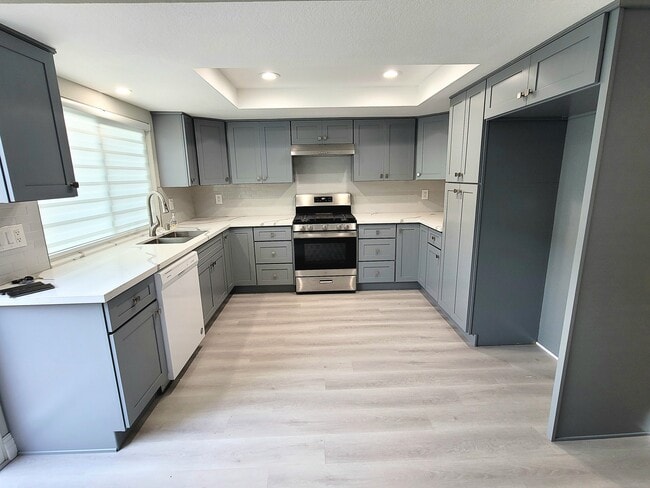 Kitchen - 532 San Marcos Rd