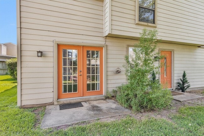 Photo - 36 April Point Dr N