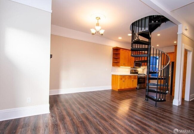 Photo - 205 Bonview St