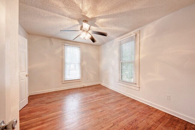 Photo - 3106 King St Unit entire House