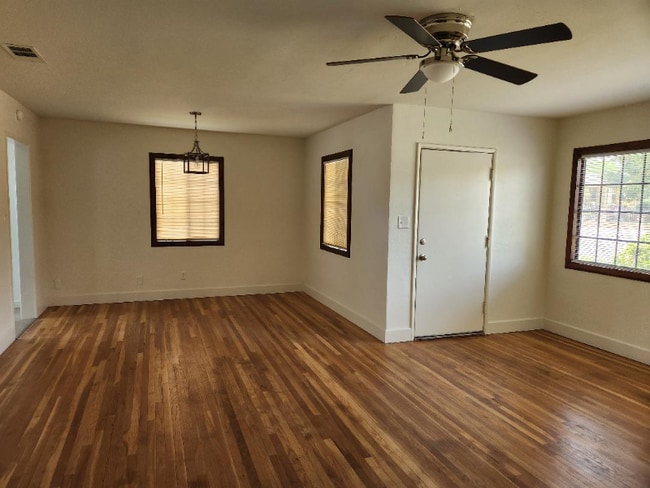 Photo - 261 N Larson St