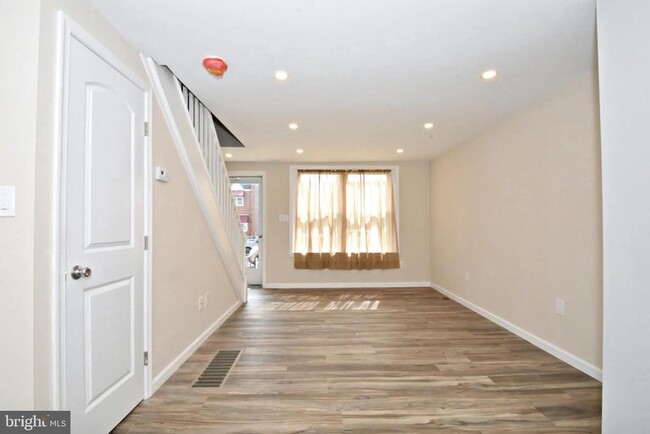 Photo - 3554 Miller St