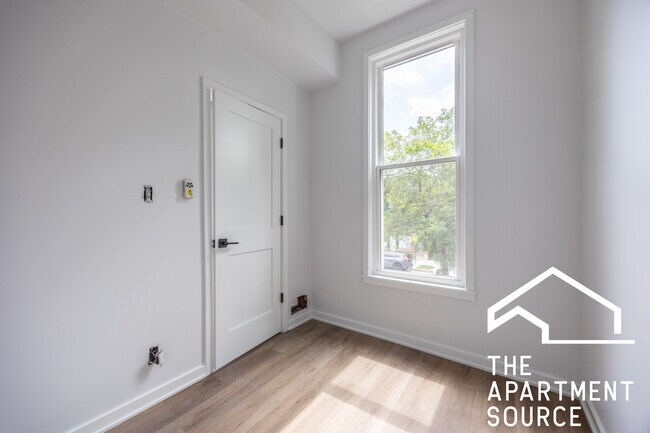 Photo - 2206 W Erie St Unit 2F