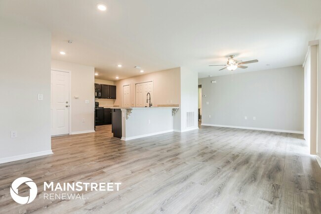 Photo - 1089 Knotty Pine Ave