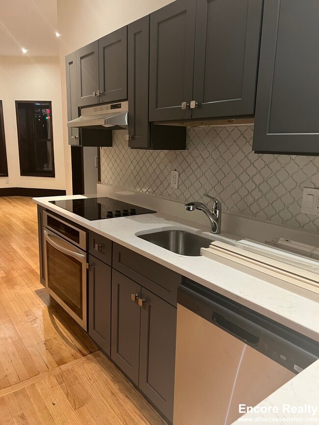 30 Gloucester St Unit 4