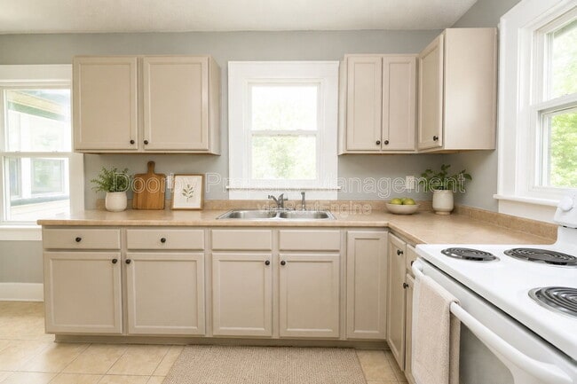 Photo - 1812 John Ross Rd