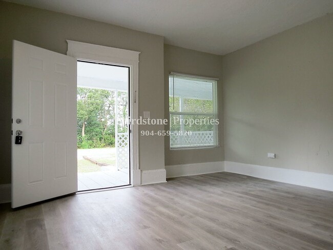 Photo - 3326 W 1st St