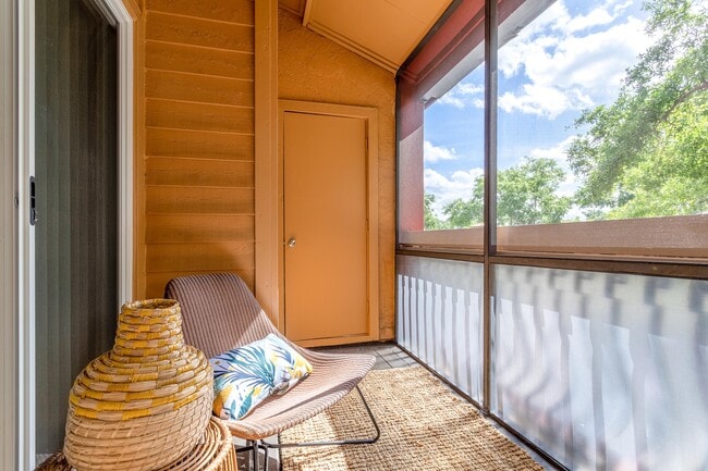 Screened-in Balcony/Patio