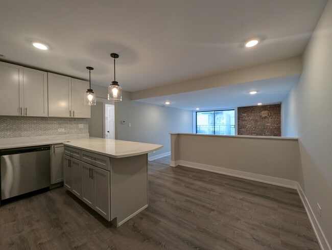 Photo - 1214 N La Salle Dr