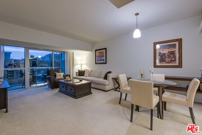 Building Photo - 13700 Marina Pointe Dr Unit 306 Rental