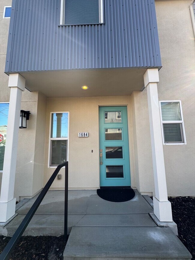 Photo - 1684 Spring St