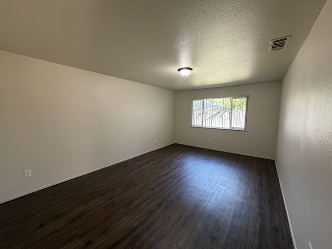 Photo - 1401 E Rumble Rd