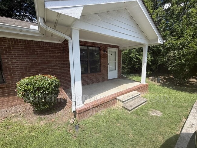 Building Photo - Locust Drive - 988