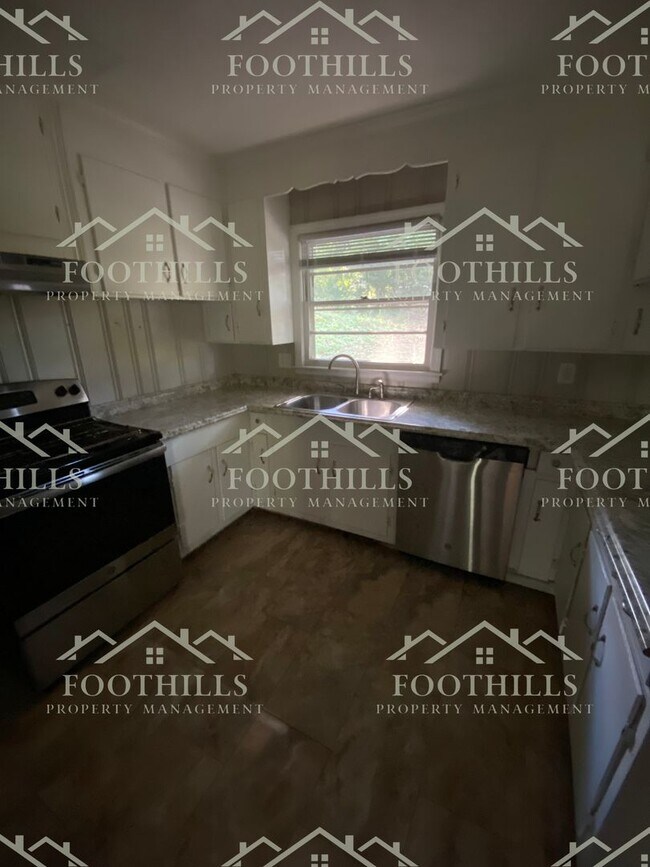 Beautiful 3 Bedroom/ 2 Bathroom single fam... House House Rental in